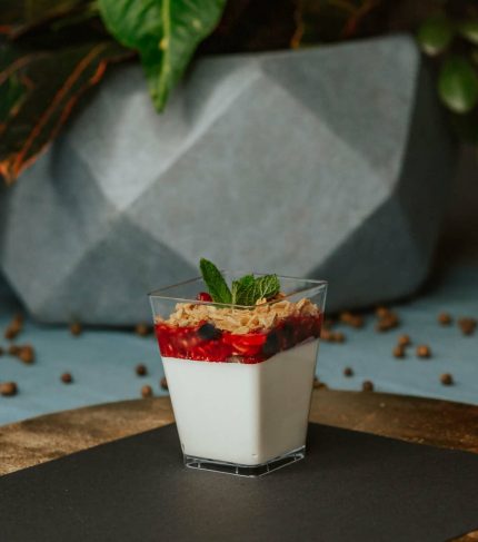 Pannacotta ar karamelizētām auzu pārslām